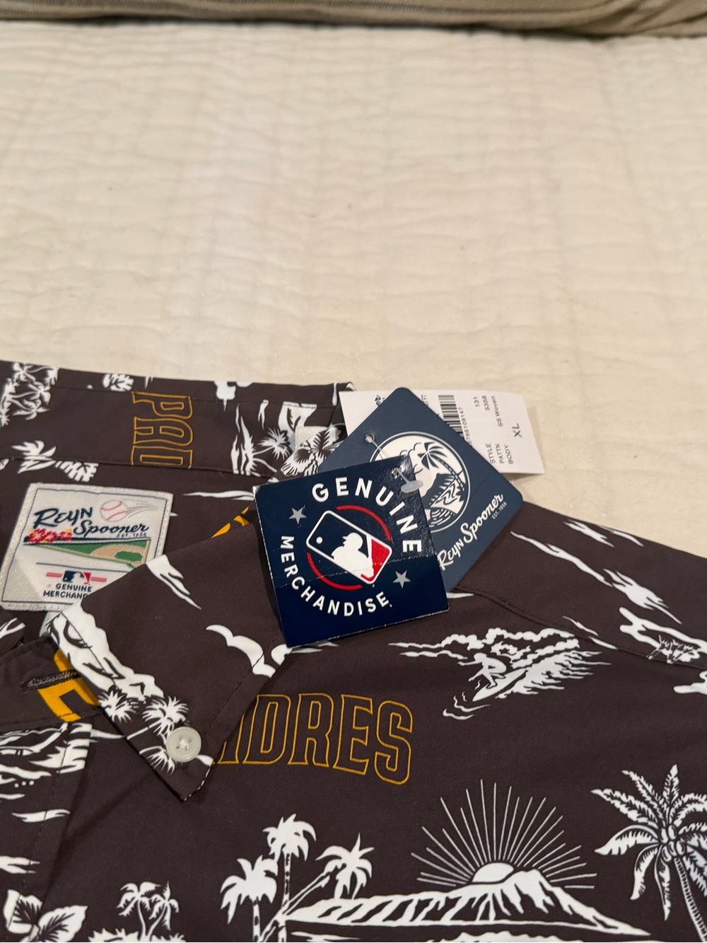 Reyn Spooner San Diego Padres Brown Hawaiian Button-Up Shirt - Picture 2 of 5
